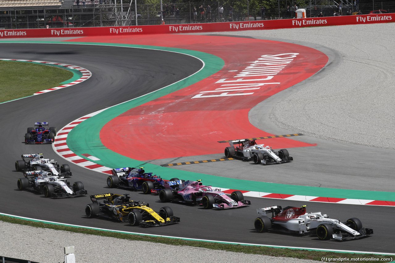GP SPAGNA, 13.05.2018 - Gara, Charles Leclerc (MON) Sauber C37 e Marcus Ericsson (SUE) Sauber C37 off track