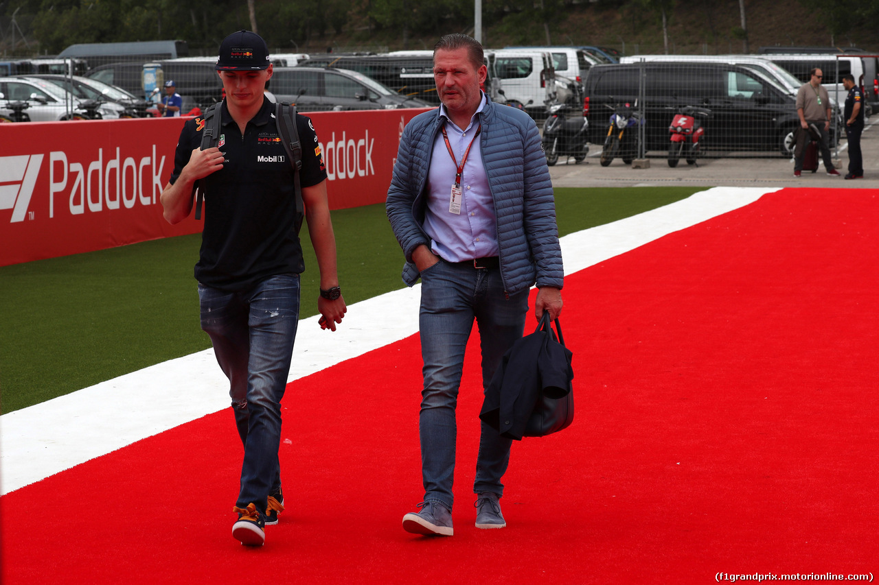 GP SPAGNA, 10.05.2018 - Max Verstappen (NED) Red Bull Racing RB14 with his father Jos Verstappen (NED)