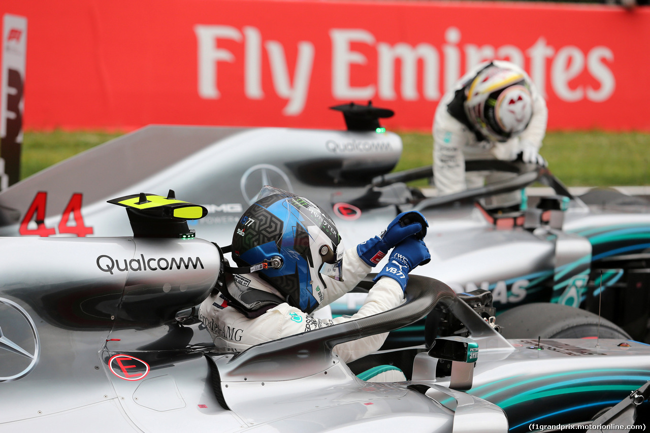 GP SPAGNA, 12.05.2018 - Qualifiche, 2nd place Valtteri Bottas (FIN) Mercedes AMG F1 W09 e Lewis Hamilton (GBR) Mercedes AMG F1 W09 pole position
