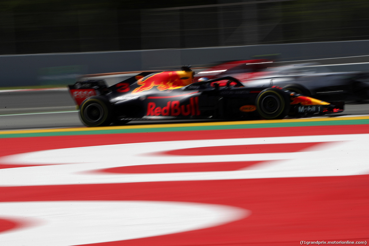 GP SPAGNA, 11.05.2018 - Prove Libere 1, Daniel Ricciardo (AUS) Red Bull Racing RB14 e Charles Leclerc (MON) Sauber C37