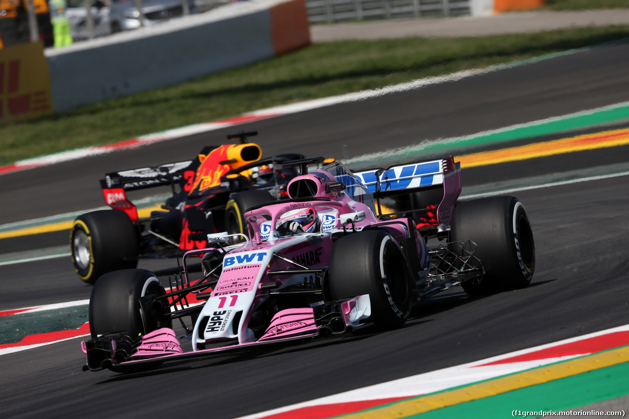 GP SPAGNA, 11.05.2018 - Prove Libere 1, Sergio Perez (MEX) Sahara Force India F1 VJM011 e Daniel Ricciardo (AUS) Red Bull Racing RB14