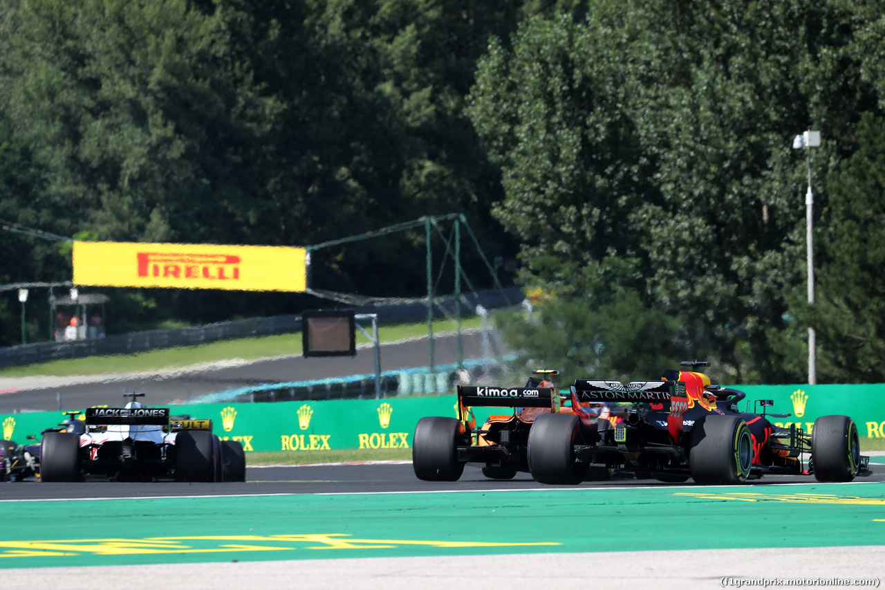 GP UNGHERIA, 29.07.2018 - Gara, Stoffel Vandoorne (BEL) McLaren MCL33 e Daniel Ricciardo (AUS) Red Bull Racing RB14