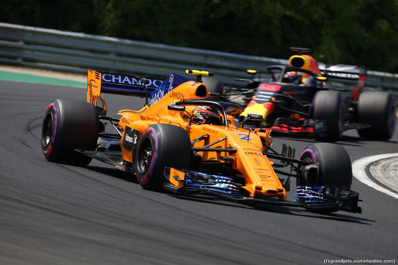 GP UNGHERIA, 28.07.2018 - Prove Libere 3, Stoffel Vandoorne (BEL) McLaren MCL33 e Daniel Ricciardo (AUS) Red Bull Racing RB14