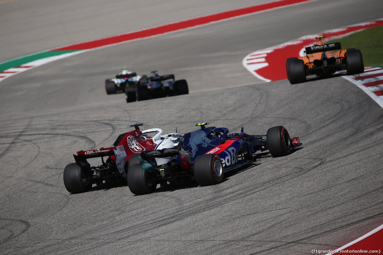 GP USA, 21.10.2018- Gara, Marcus Ericsson (SUE) Alfa Romeo Sauber C37 e 28 fighting