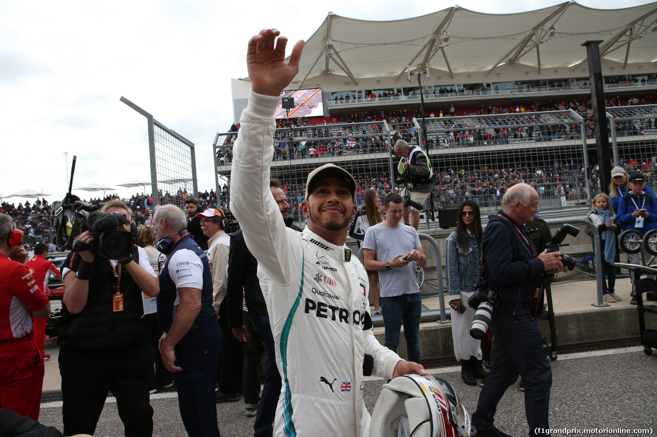 GP USA, 20.10.2018- Qualifiche, Lewis Hamilton (GBR) Mercedes AMG F1 W09 celebrates his pole position