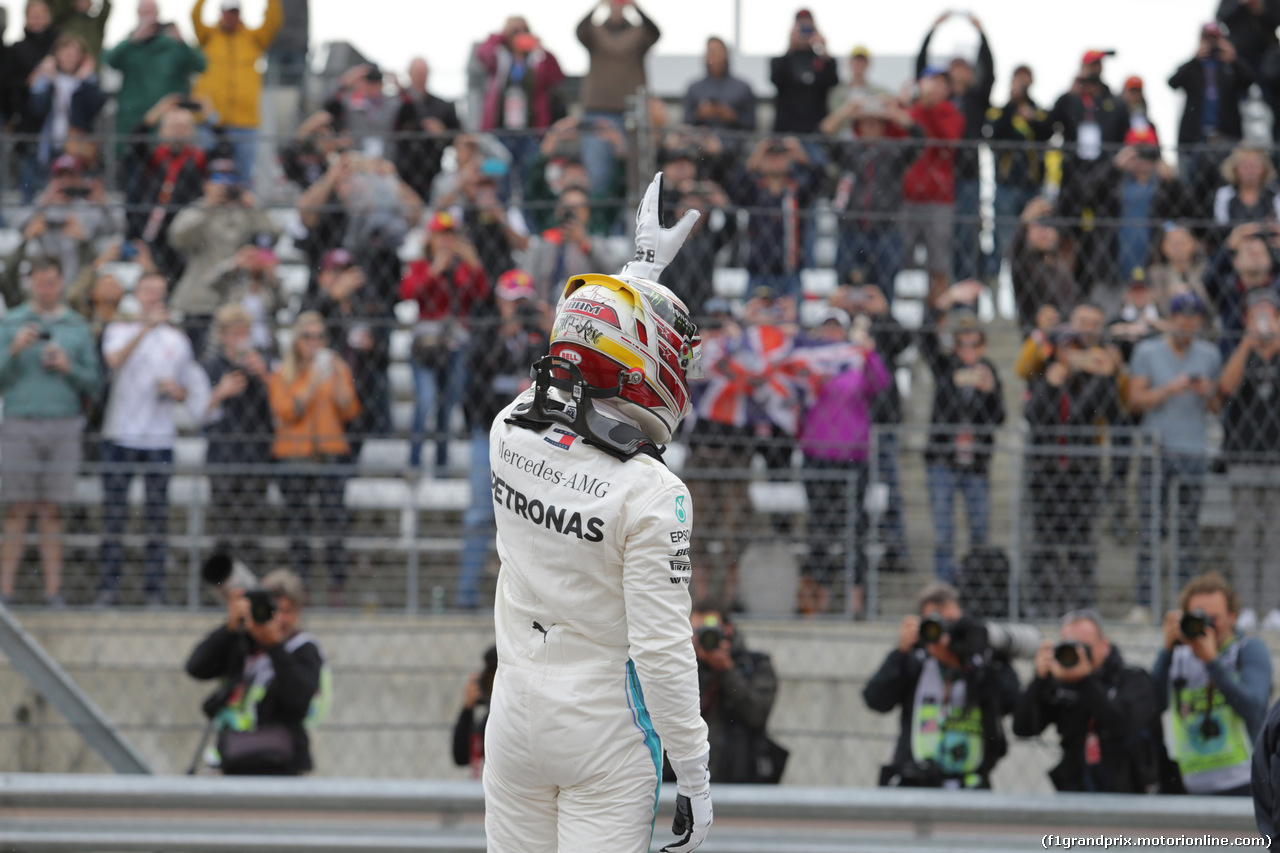 GP USA, 20.10.2018- Qualifiche, Lewis Hamilton (GBR) Mercedes AMG F1 W09 celebrates his pole position
