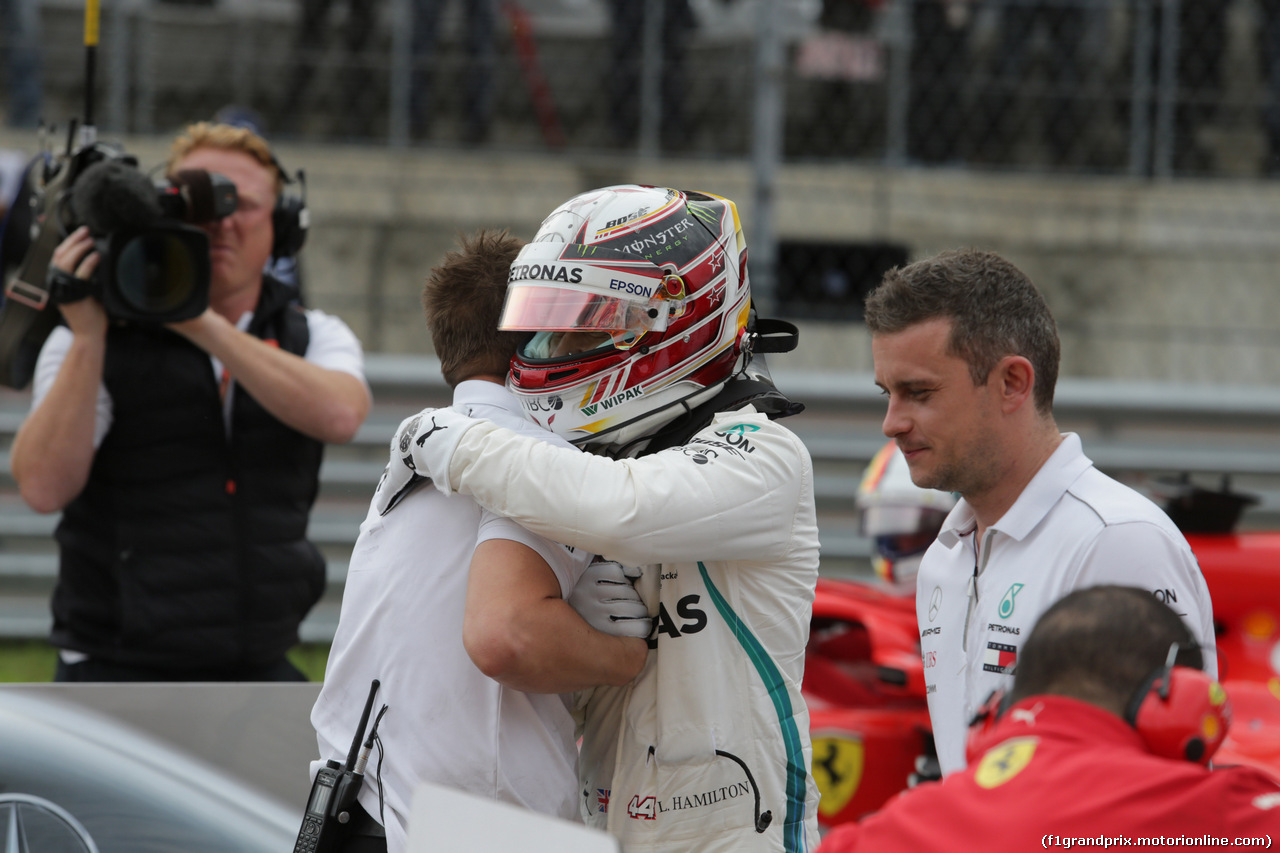 GP USA, 20.10.2018- Qualifiche, Lewis Hamilton (GBR) Mercedes AMG F1 W09 celebrates his pole position