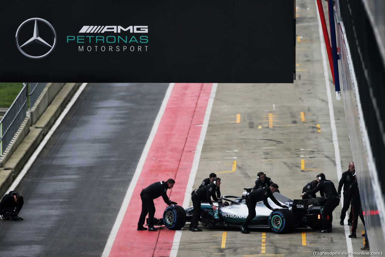 MERCEDES F1 W09, Valtteri Bottas (FIN) Mercedes AMG F1 W09 in the pits.
22.02.2018.