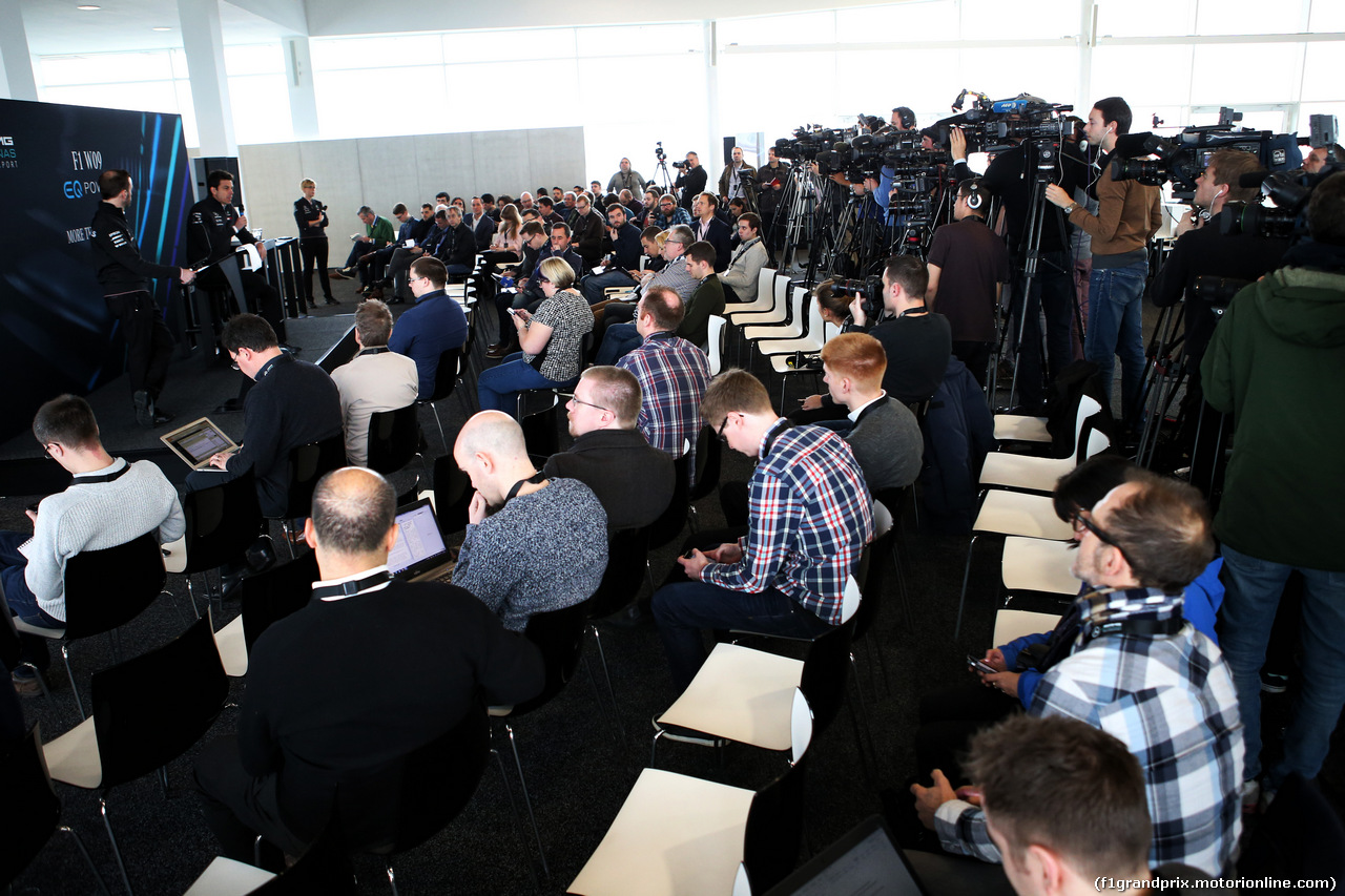 MERCEDES F1 W09, Toto Wolff (GER) Mercedes AMG F1 Shareholder e Executive Director with the media.
22.02.2018.