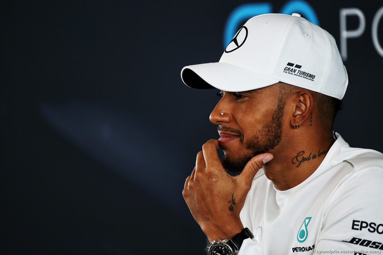 MERCEDES F1 W09, Lewis Hamilton (GBR) Mercedes AMG F1 with the media.
22.02.2018.