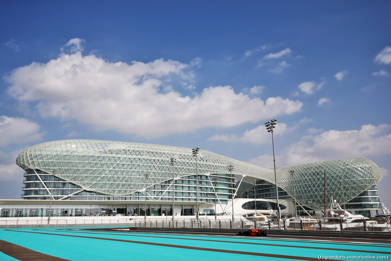 TEST F1 ABU DHABI 27 NOVEMBRE