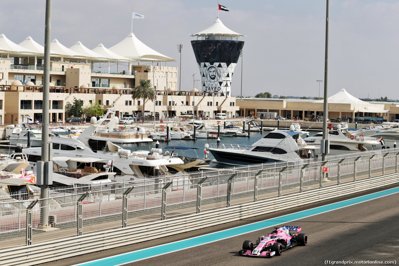 TEST F1 ABU DHABI 27 NOVEMBRE, Sergio Perez (MEX) Racing Point Force India F1 VJM11.
27.11.2018.