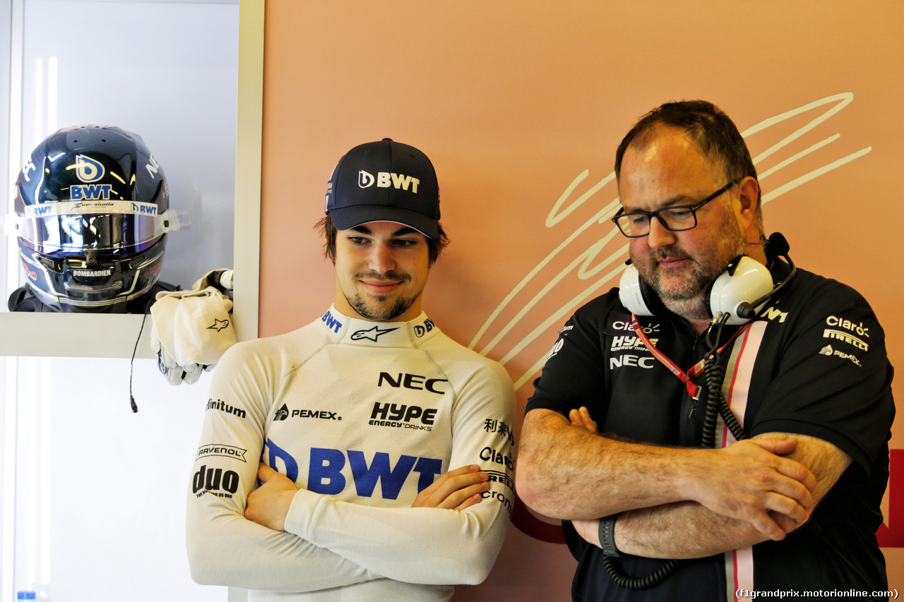 TEST F1 ABU DHABI 27 NOVEMBRE, (L to R): Lance Stroll (CDN) Racing Point Force India F1 Team with Tom McCullough (GBR) Racing Point Force India F1 Team Chief Engineer.
27.11.2018.