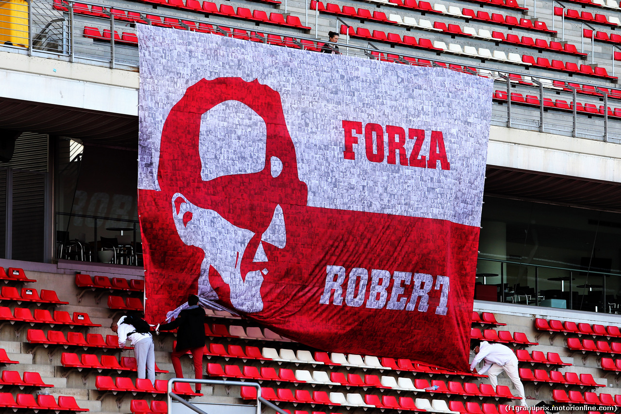 TEST F1 BARCELLONA 15 MAGGIO, A large banner for Robert Kubica (POL) Williams Reserve e Development Driver.
15.05.2018.