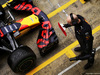 TEST F1 BARCELLONA 1 MARZO, Red Bull Racing mechanic with brakes sign for Max Verstappen (NLD) Red Bull Racing RB13.
01.03.2018.