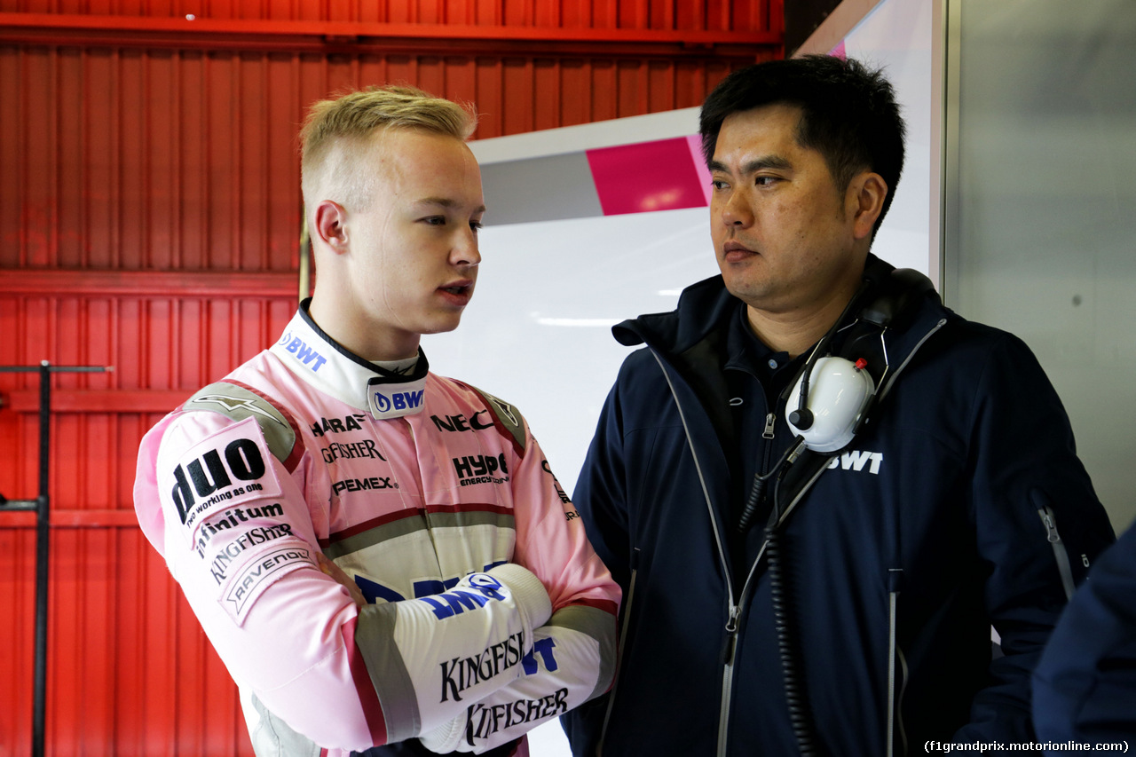 TEST F1 BARCELLONA 26 FEBBRAIO, (L to R): Nikita Mazepin (RUS) Sahara Force India F1 Team Development Driver with Jun Matsuzaki (JPN) Sahara Force India F1 Team Senior Tyre Engineer.
26.02.2018.