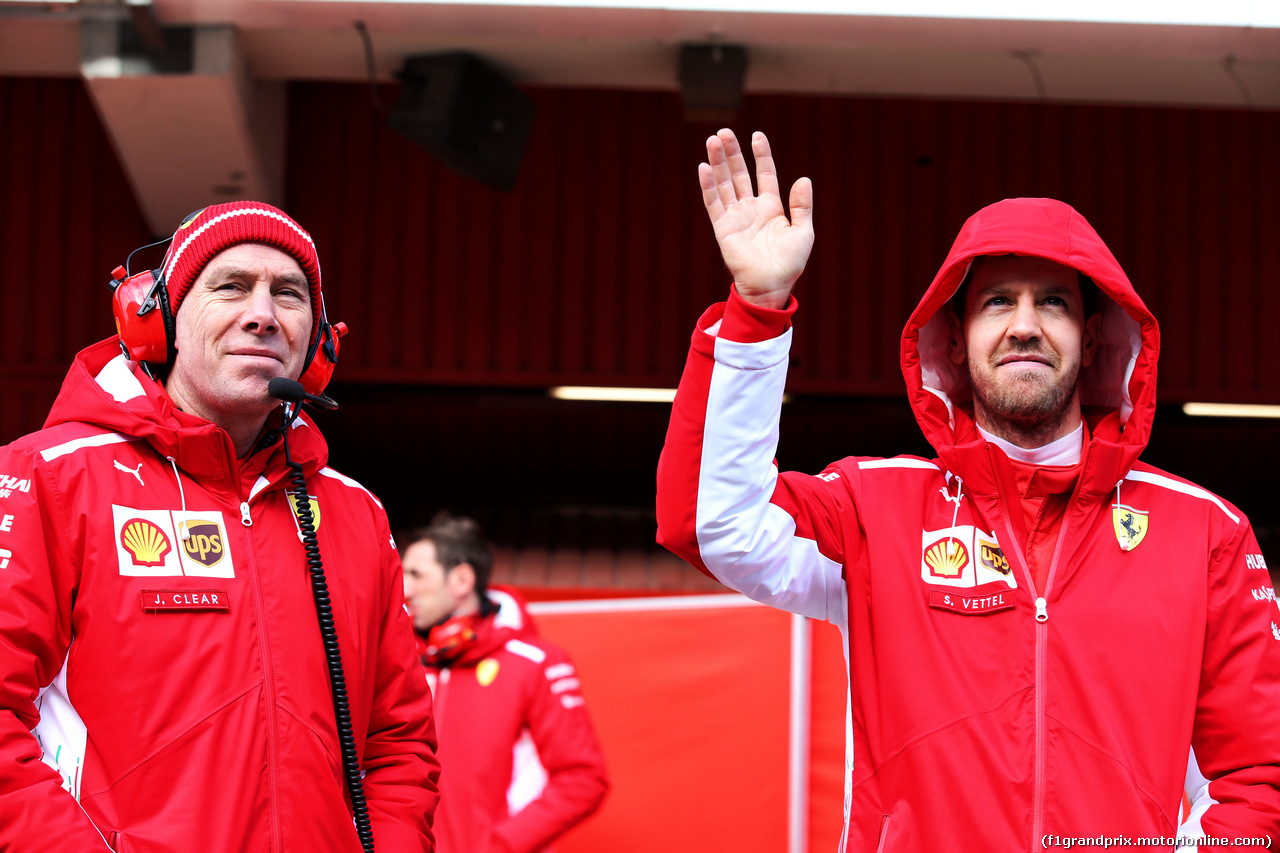 TEST F1 BARCELLONA 27 FEBBRAIO, (L to R): Jock Clear (GBR) Ferrari Engineering Director with Sebastian Vettel (GER) Ferrari.
27.02.2018.