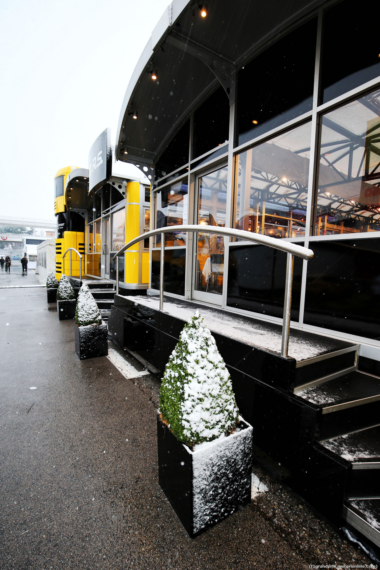 TEST F1 BARCELLONA 28 FEBBRAIO, Renault Sport F1 Team motorhome with snow.
28.02.2018.
