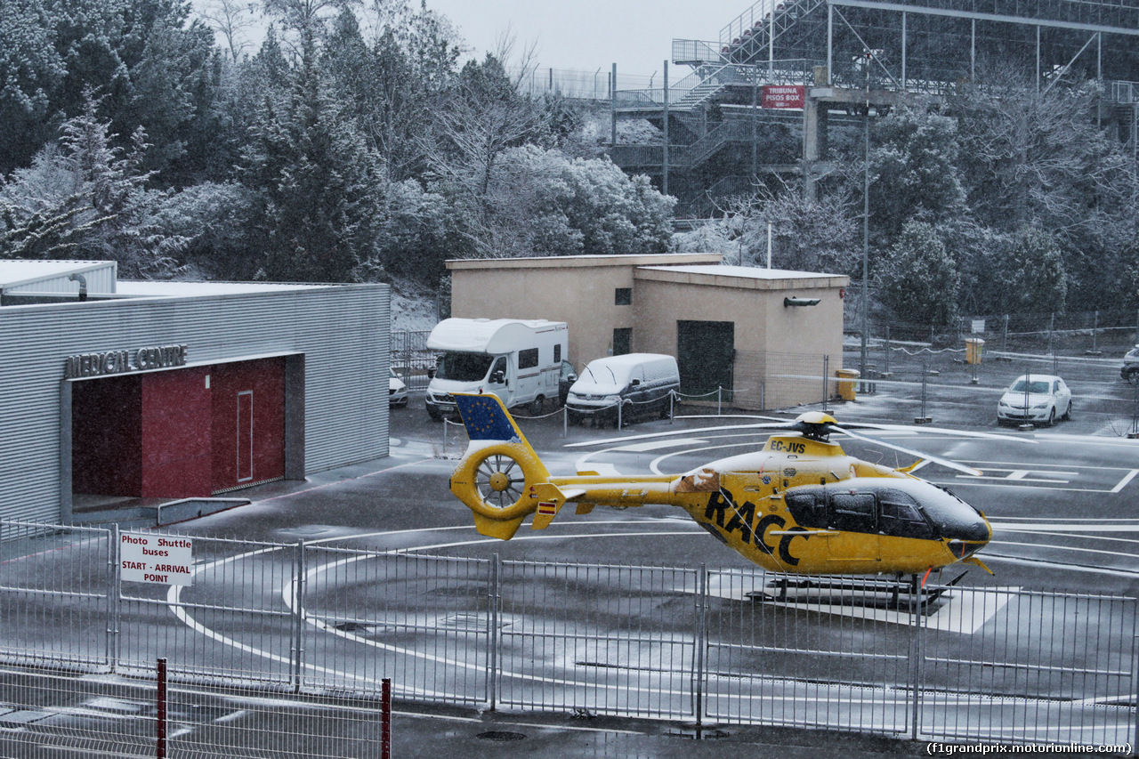 TEST F1 BARCELLONA 28 FEBBRAIO, Medical helicopter with snow.
28.02.2018.