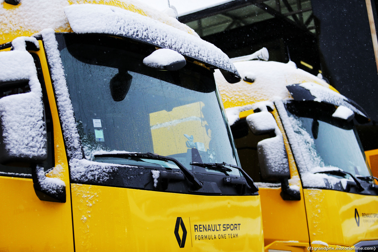 TEST F1 BARCELLONA 28 FEBBRAIO, Renault Sport F1 Team trucks with snow.
28.02.2018.