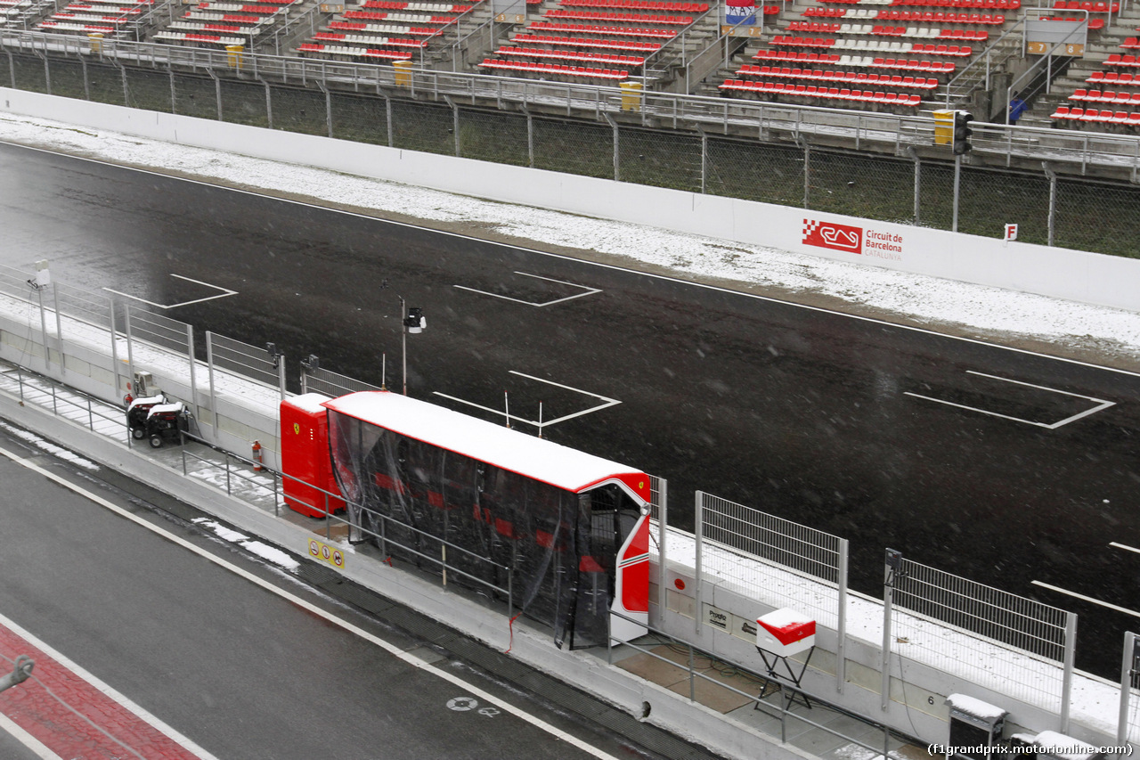 TEST F1 BARCELLONA 28 FEBBRAIO, 28.02.2018 - Snow falls at the ciruiit