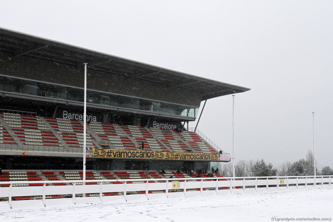 TEST F1 BARCELLONA 28 FEBBRAIO, 28.02.2018 - Snow falls at the ciruiit
