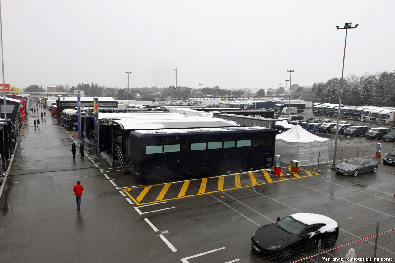 TEST F1 BARCELLONA 28 FEBBRAIO, 28.02.2018 - Snow falls at the ciruiit