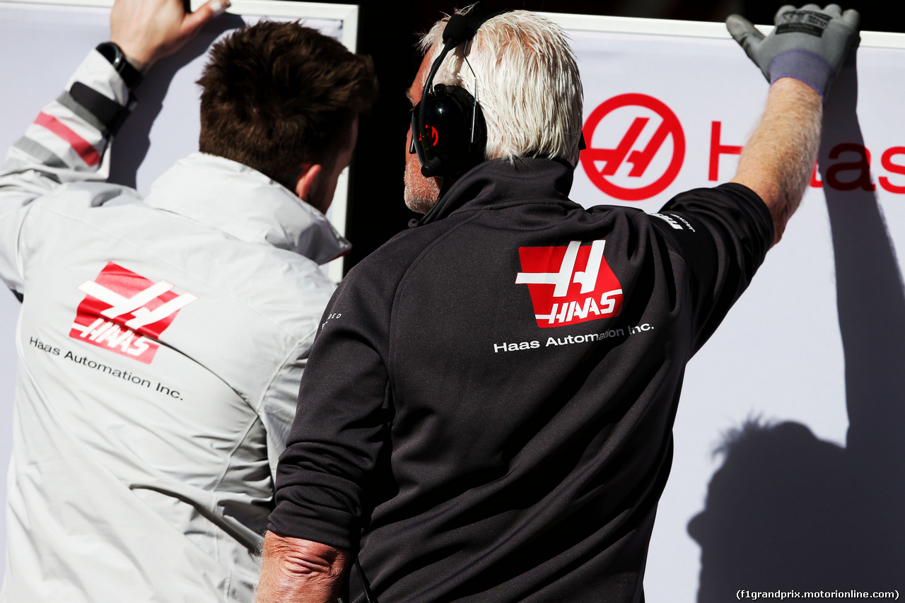 TEST F1 BARCELLONA 6 MARZO, Haas F1 Team meccanici.
06.03.2018.