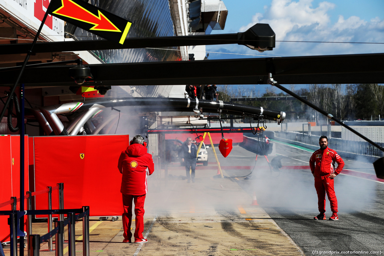 TEST F1 BARCELLONA 7 MARZO, Smoke coming from the Ferrari garage.
07.03.2018.