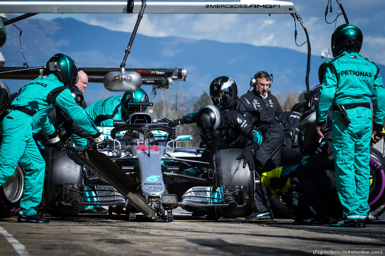 TEST F1 BARCELLONA 7 MARZO, Lewis Hamilton (GBR) Mercedes AMG F1 W09 practices a pit stop.
07.03.2018.
