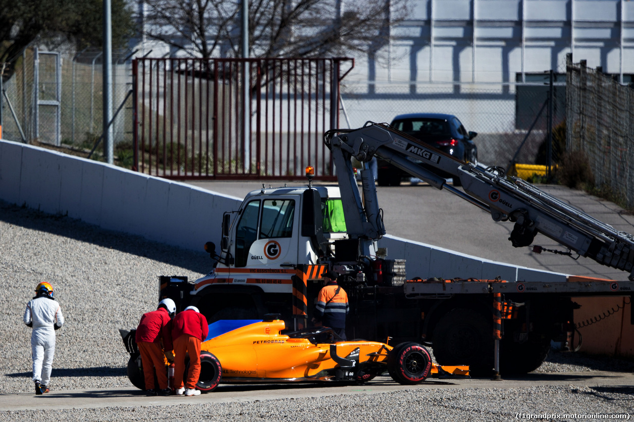 TEST F1 BARCELLONA 8 MARZO, Fernando Alonso (ESP) McLaren MCL33 stops on the circuit.
07.03.2018.