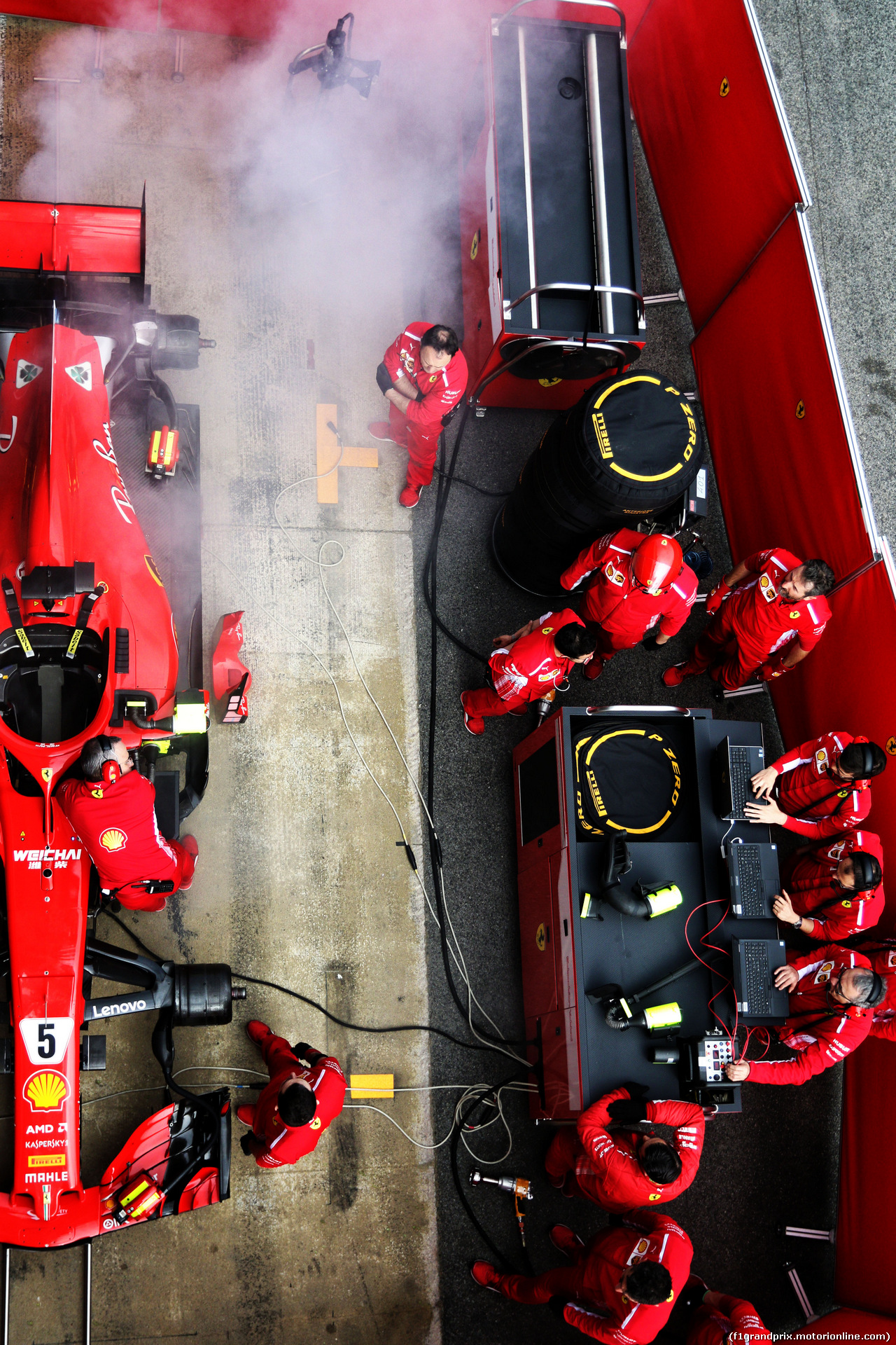TEST F1 BARCELLONA 8 MARZO, The Ferrari SF71H of Sebastian Vettel (GER) Ferrari smokes in the pits.
08.03.2018.