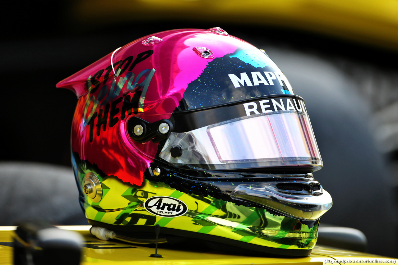 GP ABU DHABI, The helmet of Daniel Ricciardo (AUS) Renault F1 Team at a team photograph.
01.12.2019.