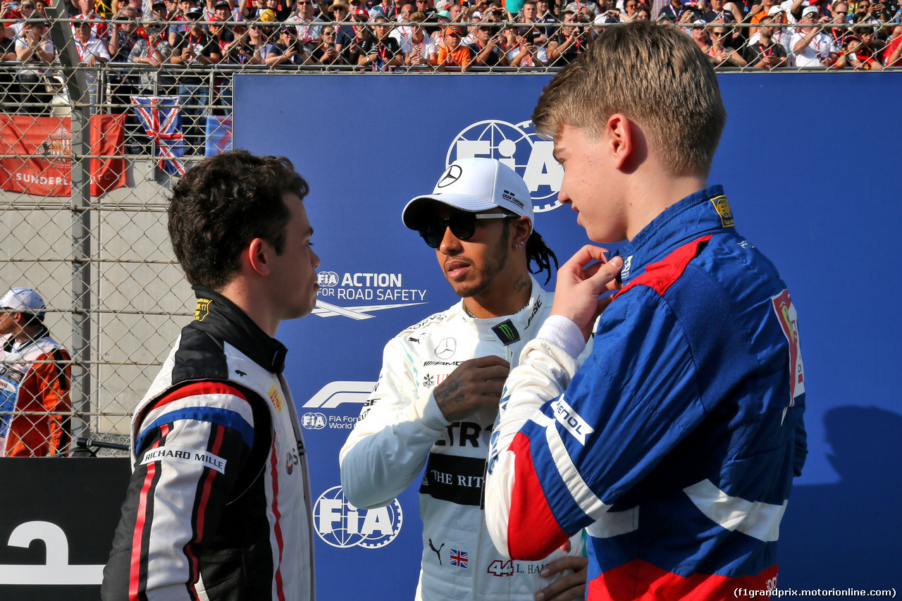 GP ABU DHABI, (L to R): Nyck De Vries (NLD) ART Grand Prix, F2 Champion; Lewis Hamilton (GBR) Mercedes AMG F1, F1 World Champion; Robert Shwartzman (RUS) Prema Racing, F3 Champion.
01.12.2019.