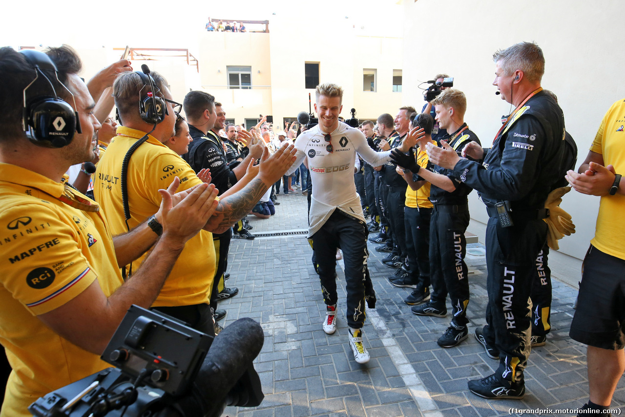 GP ABU DHABI, A guard of honour from the team for Nico Hulkenberg (GER) Renault F1 Team.
01.12.2019.