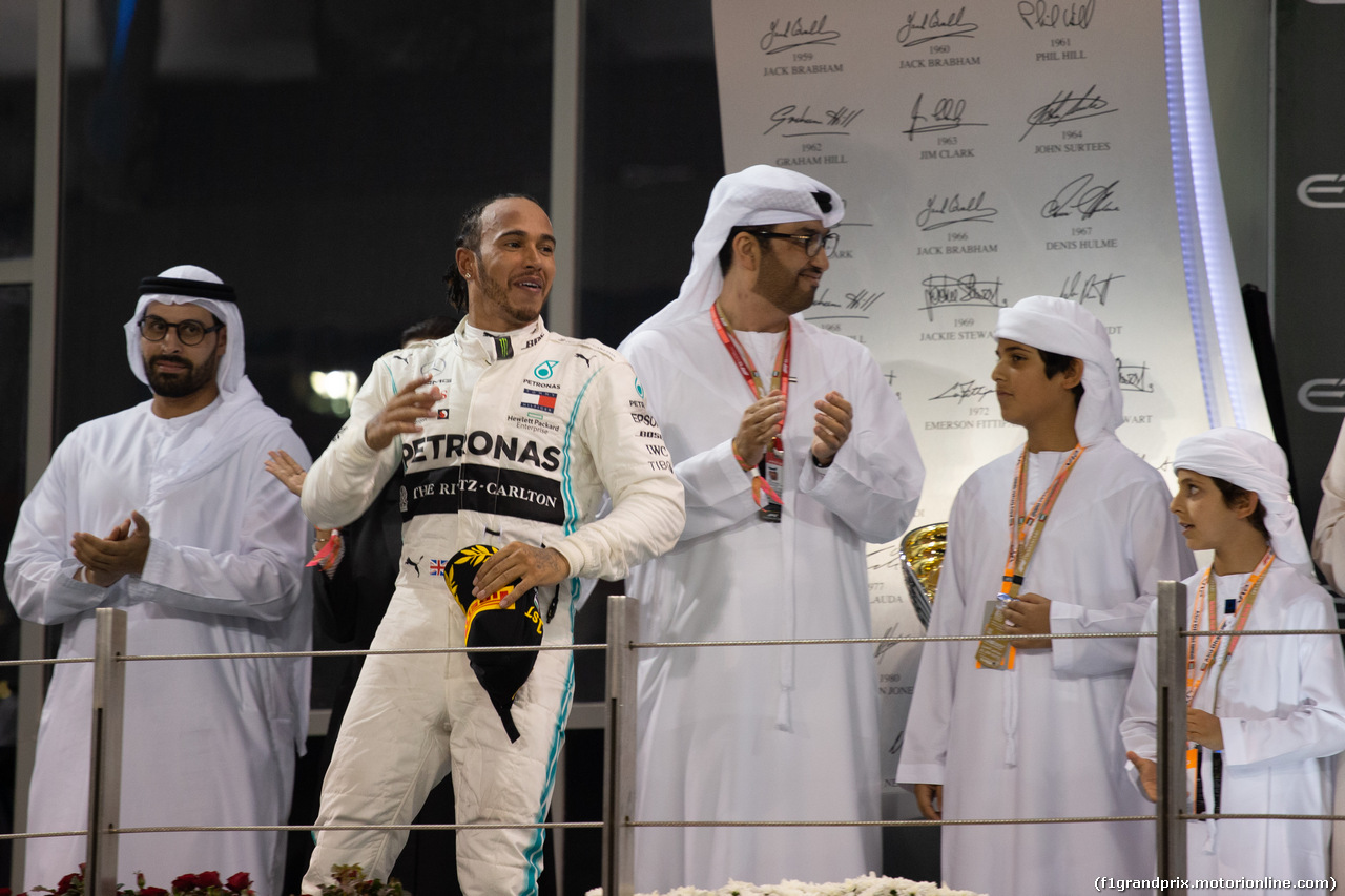 GP ABU DHABI, Gara winner Lewis Hamilton (GBR) Mercedes AMG F1 celebrates on the podium.
01.12.2019.
