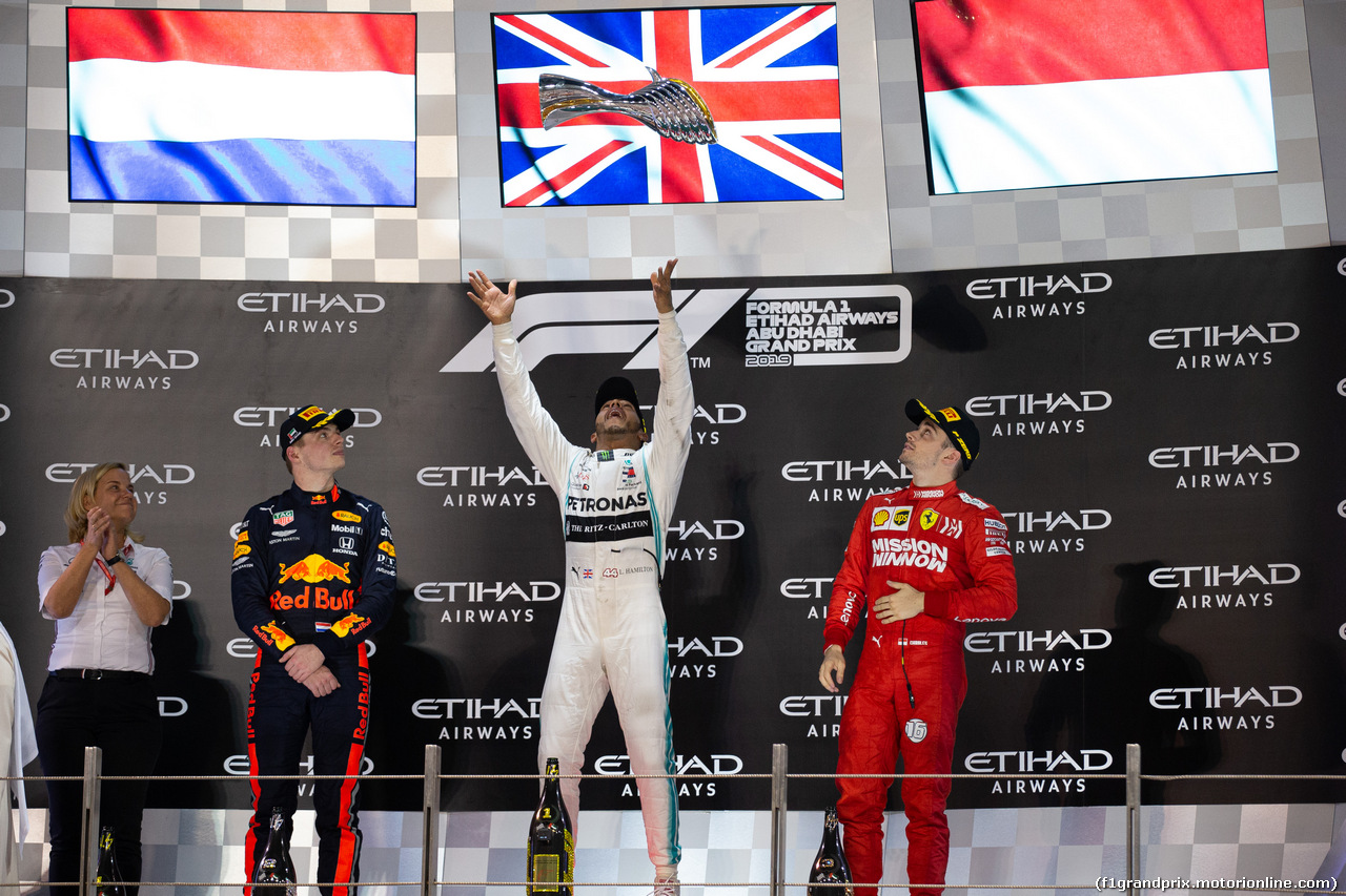 GP ABU DHABI, The podium (L to R): Max Verstappen (NLD) Red Bull Racing, second; Lewis Hamilton (GBR) Mercedes AMG F1, vincitore; Charles Leclerc (MON) Ferrari, third.
01.12.2019.