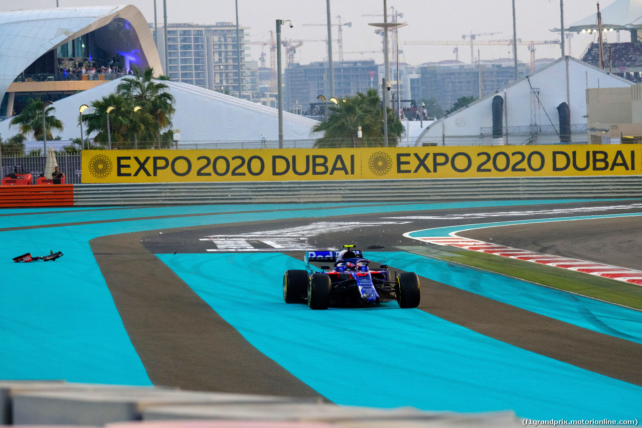 GP ABU DHABI, 01.12.2019 - Gara, Pierre Gasly (FRA) Scuderia Toro Rosso STR14 crashed