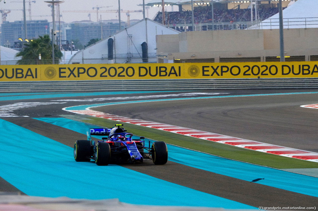 GP ABU DHABI, 01.12.2019 - Gara, Pierre Gasly (FRA) Scuderia Toro Rosso STR14 crashed