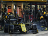 GP ABU DHABI, Daniel Ricciardo (AUS) Renault F1 Team RS19 makes a pit stop.
01.12.2019.