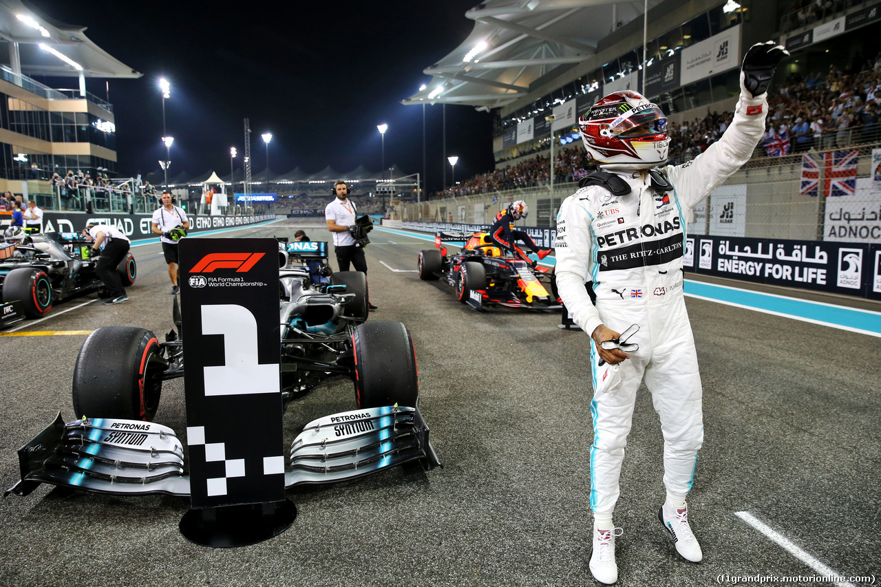 GP ABU DHABI, Lewis Hamilton (GBR) Mercedes AMG F1 celebrates his pole position in qualifying parc ferme.
30.11.2019.