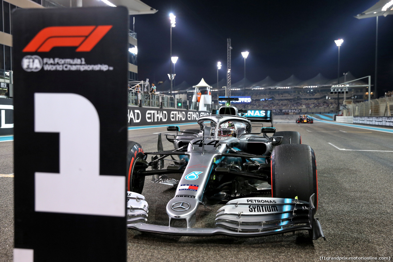 GP ABU DHABI, Pole sitter Lewis Hamilton (GBR) Mercedes AMG F1 W10 in qualifying parc ferme.
30.11.2019.
