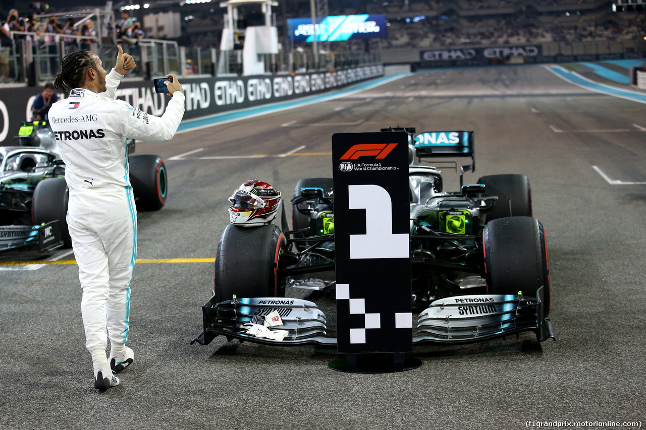 GP ABU DHABI, Pole for Lewis Hamilton (GBR) Mercedes AMG F1 W10.
30.11.2019.