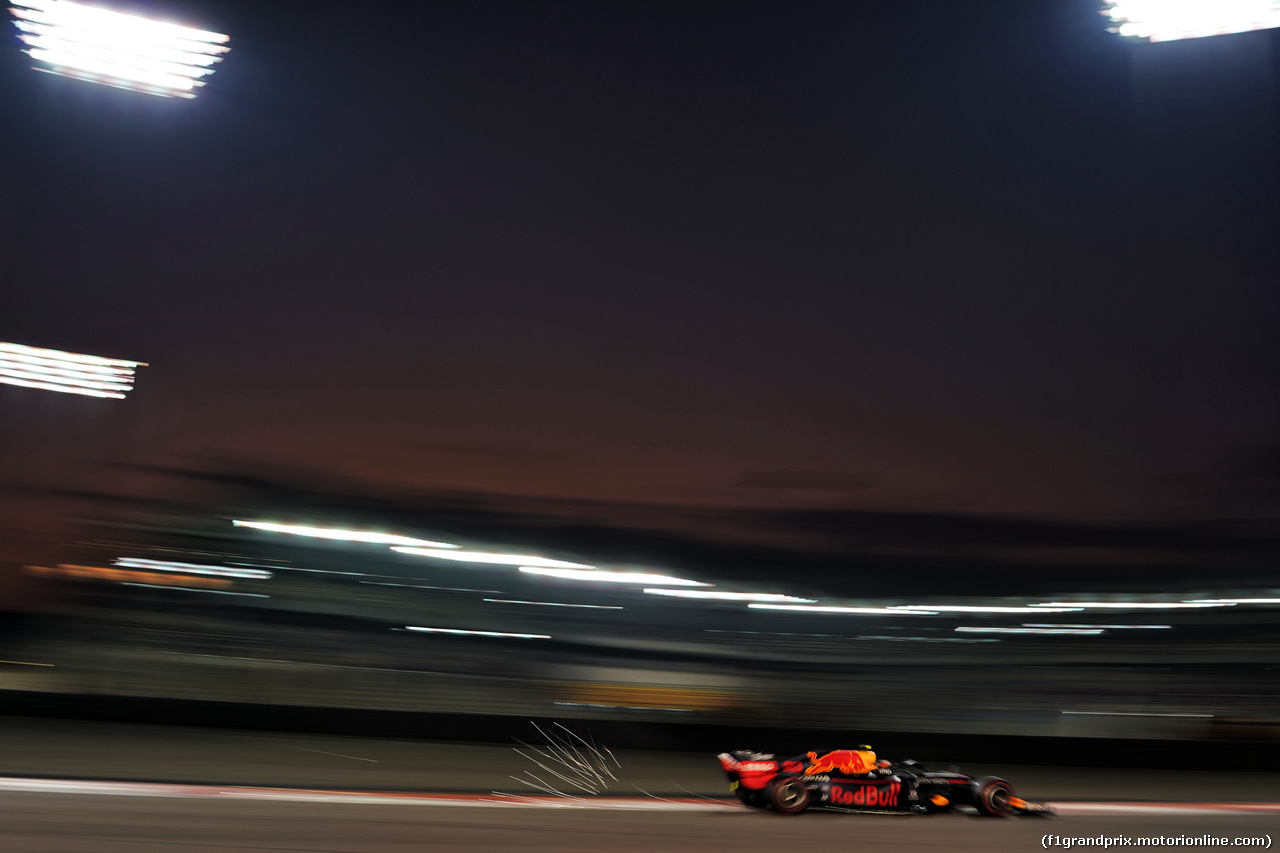 GP ABU DHABI, Alexander Albon (THA) Red Bull Racing RB15.
30.11.2019.