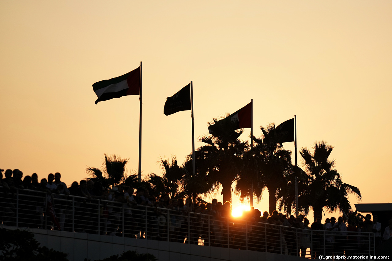 GP ABU DHABI, Circuit Atmosfera - sunset e fans.
30.11.2019.