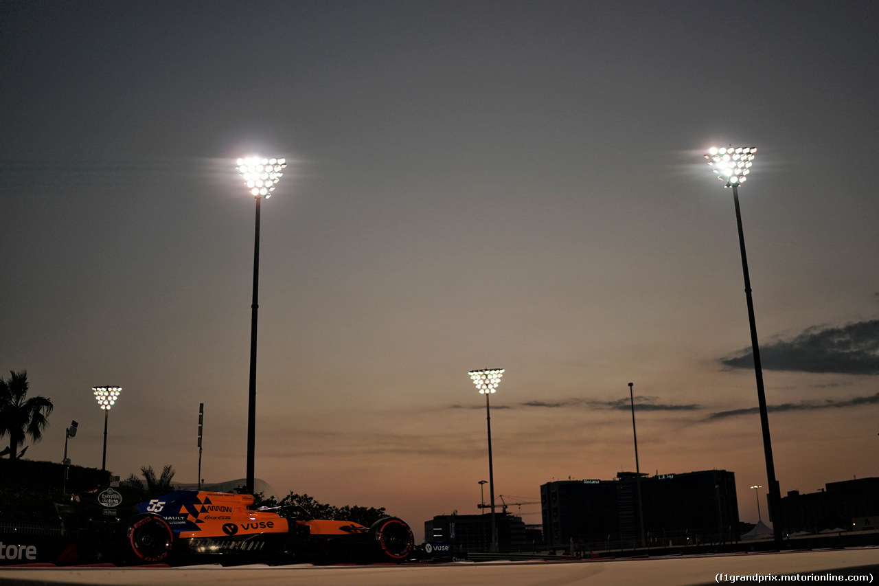 GP ABU DHABI, Carlos Sainz Jr (ESP) McLaren MCL34.
30.11.2019.