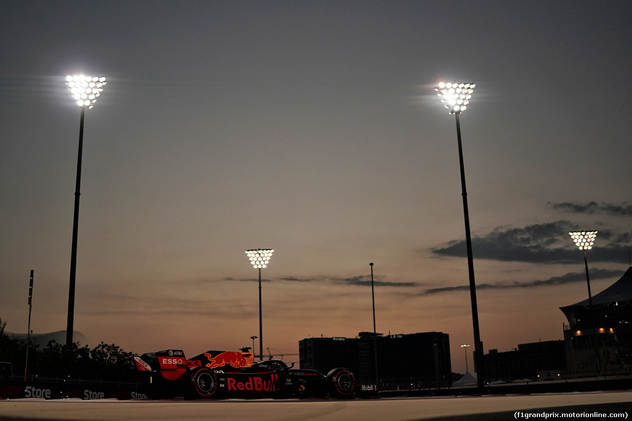 GP ABU DHABI, Max Verstappen (NLD) Red Bull Racing RB15.
30.11.2019.