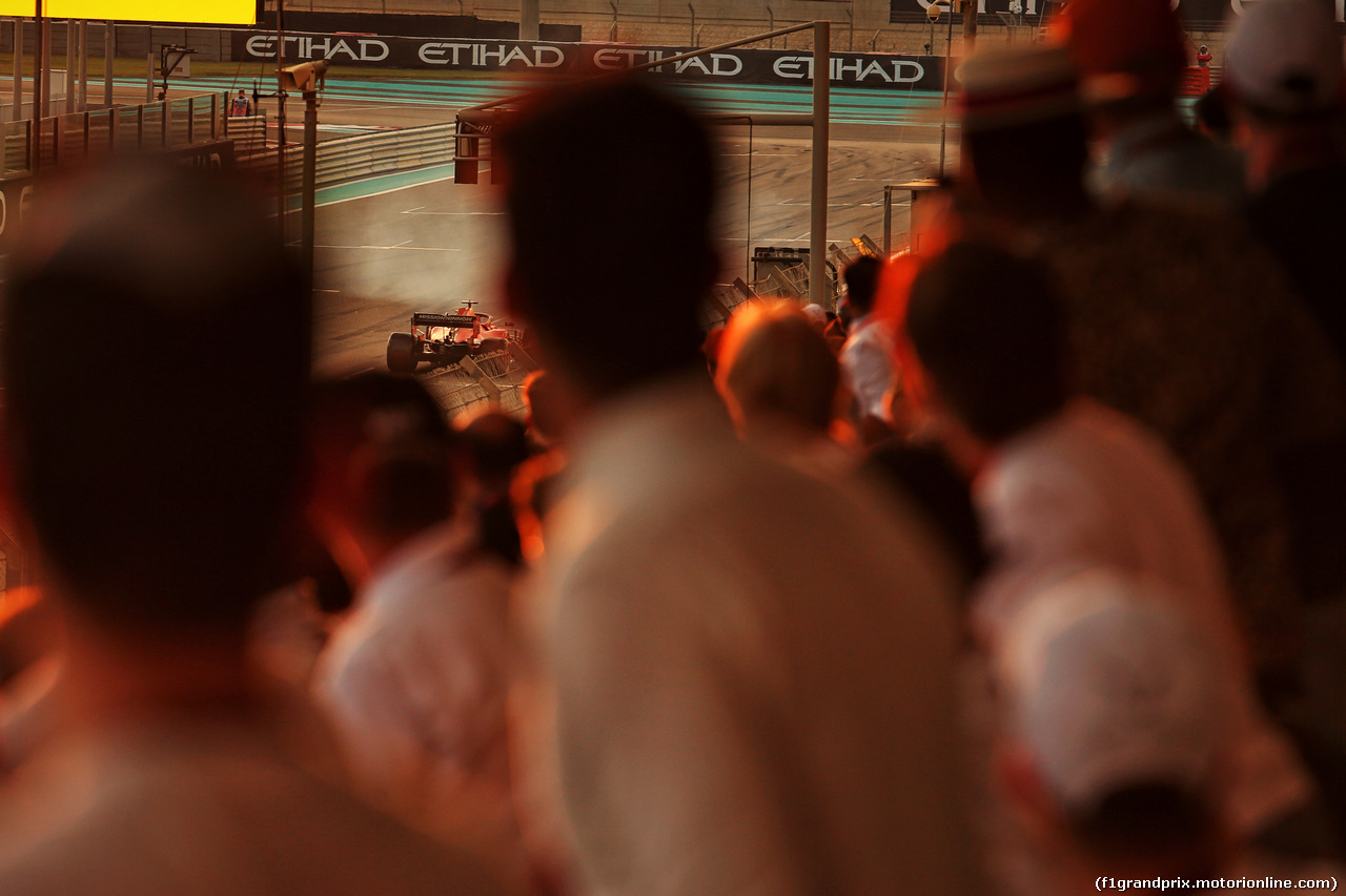 GP ABU DHABI, Sebastian Vettel (GER) Ferrari SF90 spins in qualifying.
30.11.2019.