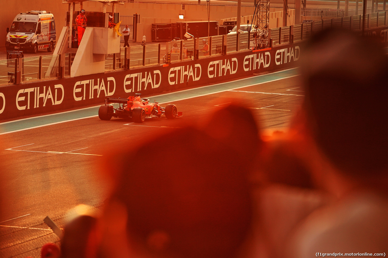 GP ABU DHABI, Sebastian Vettel (GER) Ferrari SF90 spins in qualifying.
30.11.2019.