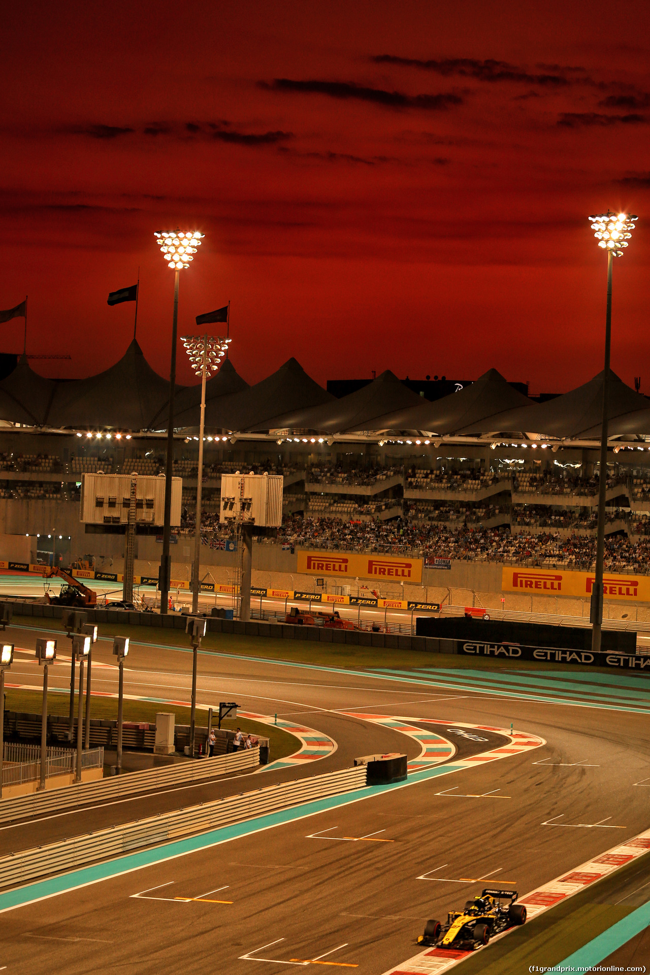 GP ABU DHABI, Nico Hulkenberg (GER) Renault F1 Team RS19.
30.11.2019.